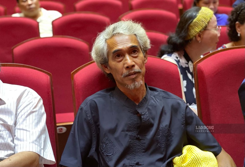 À 66 ans, l'artiste émérite Phú Đôn reçoit une pension de retraite de 7,5 millions de dongs/mois. Photo: Vy Lam