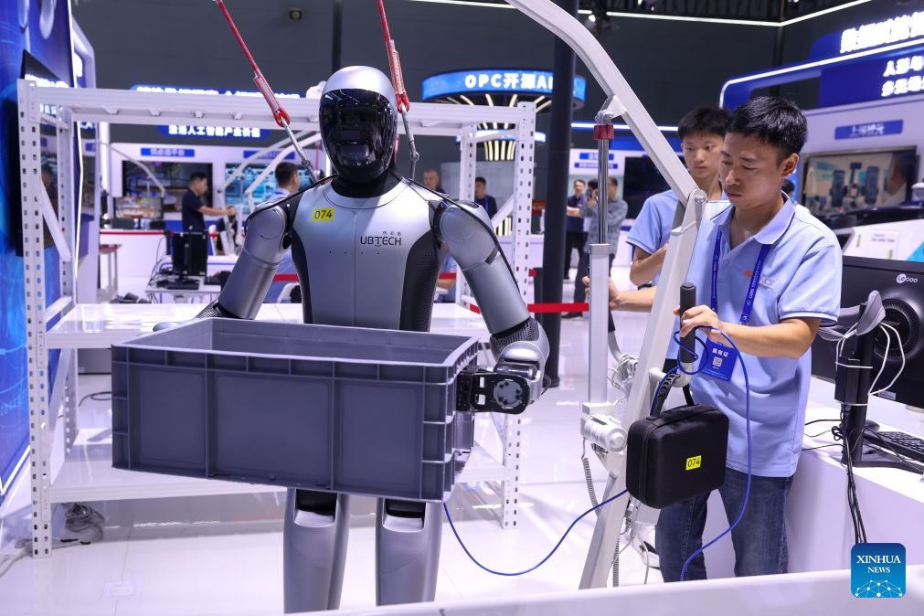China builds many human-shaped robot training centers. Photo: Xinhua