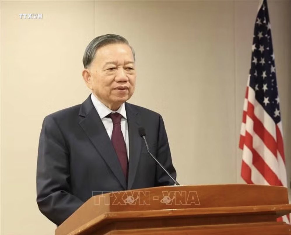 General Secretary and President To Lam speaks at a meeting with US businesses, listening to reports on the Initiative to Search for Vietnamese People Missing in War. Photo: VNA