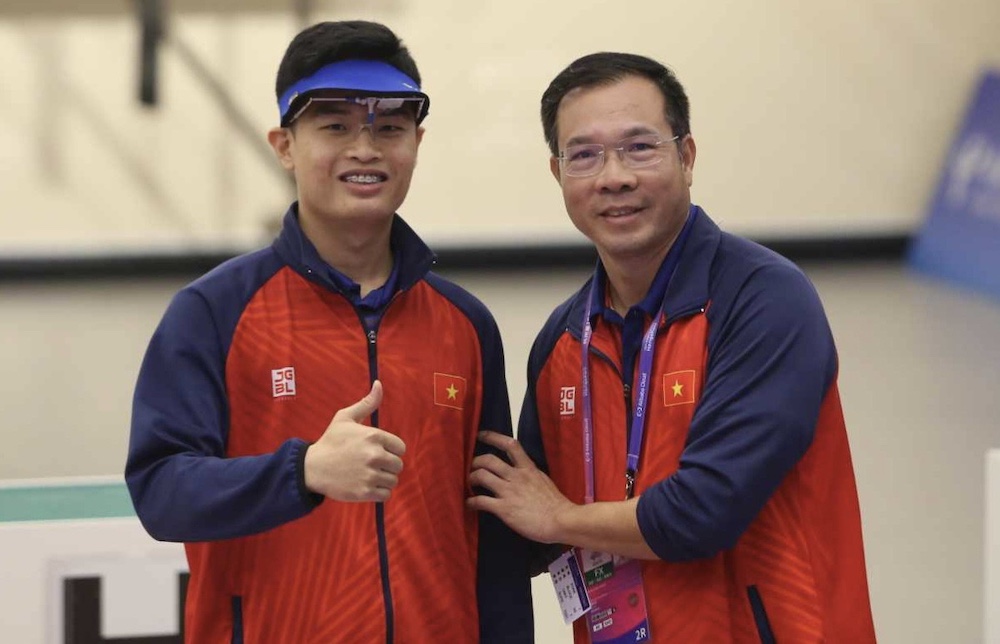 Pham Quang Huy competes in the men's 10m air pistol event at ASIAD 20 (image at ASIAD 19). Photo: Bui Luong