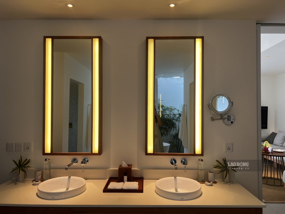 A few suitable decorative details can help the bathroom become brighter, more modern and more accentuated. Photo: Thanh Thanh