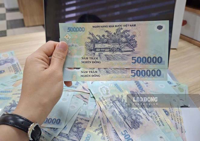 BIDV is applying the highest savings interest rate of 6%/year for individual customers depositing money for terms of 24 months and 36 months. Photo: Thach Lam