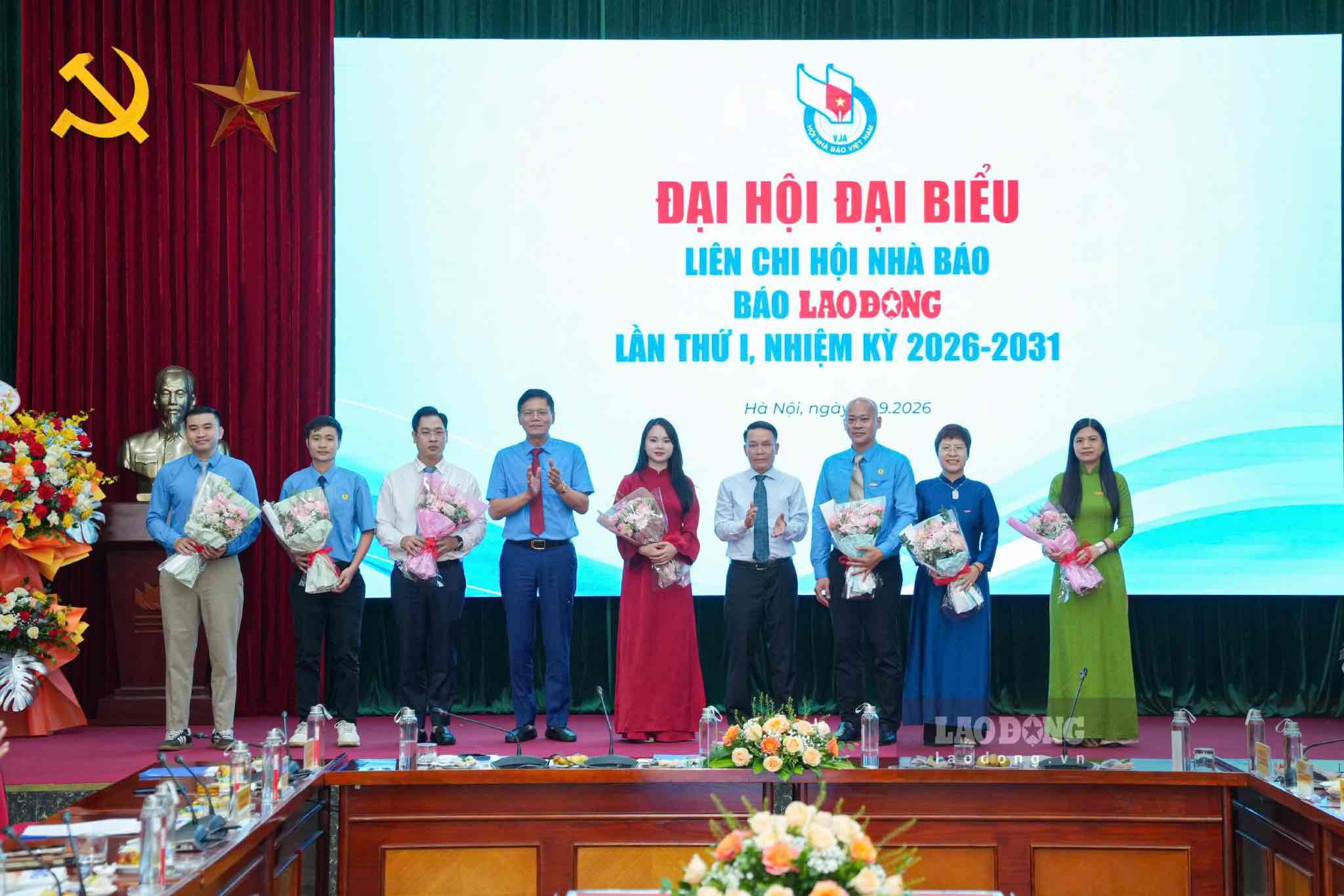 The Journalists Association of Lao Dong Newspaper launches the Executive Committee for the 2026-2031 term. Photo: Huu Chanh