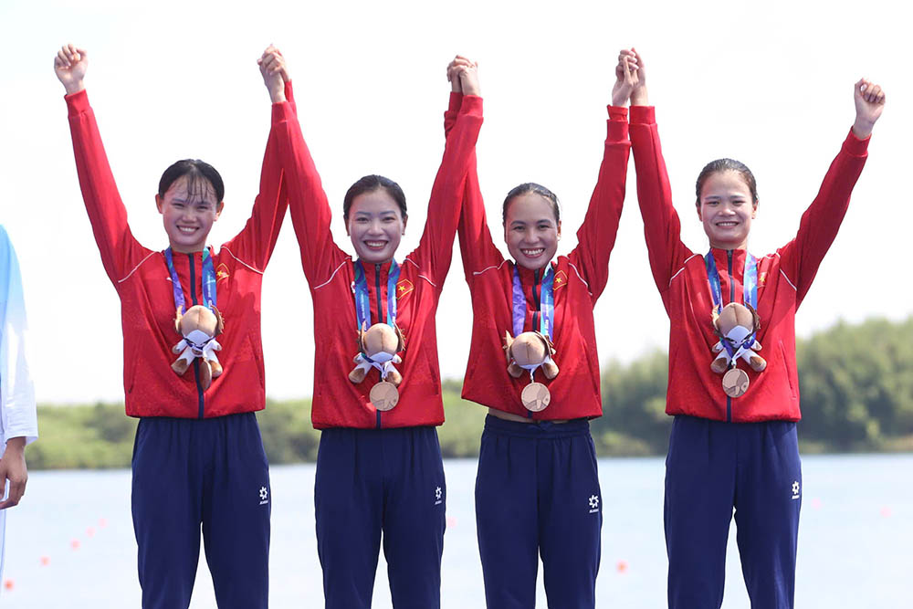 4 Vietnamese rowing athletes win bronze medals in the women's 4 boat rowing event at ASIAD 20. Photo: TTVN Delegation