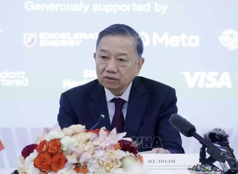 General Secretary and President To Lam speaks at the high-level round table talks with leaders of large US businesses. Photo: VNA
