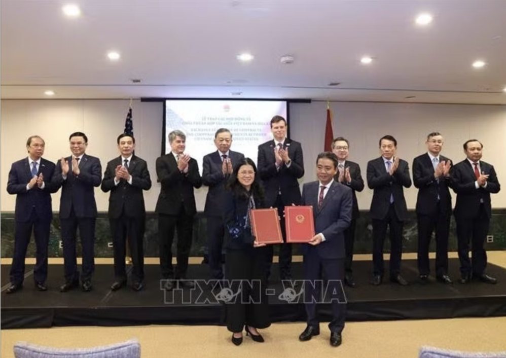 Tổng Bí thư, Chủ tịch nước Tô Lâm chứng kiến lễ trao các hợp đồng, thoả thuận hợp tác giữa doanh nghiệp Việt Nam và Mỹ. Ảnh: TTXVN 