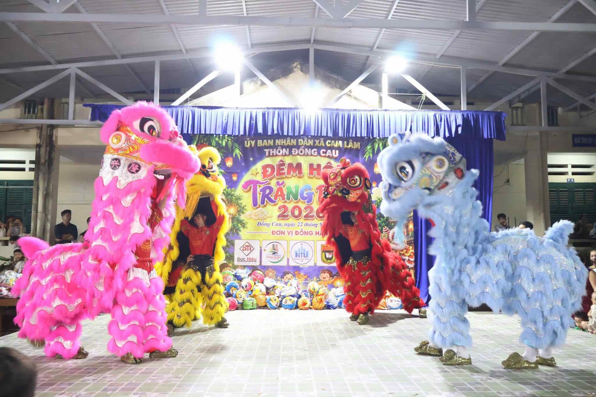 Functional agencies organize the Mid-Autumn Festival program for disadvantaged children. Photo: VFF of Cam Lam commune