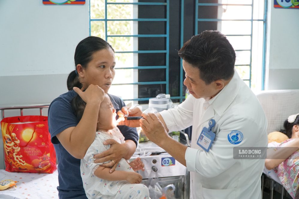Hand, foot and mouth disease cases in Ho Chi Minh City increase sharply, doctors point out signs of severity change