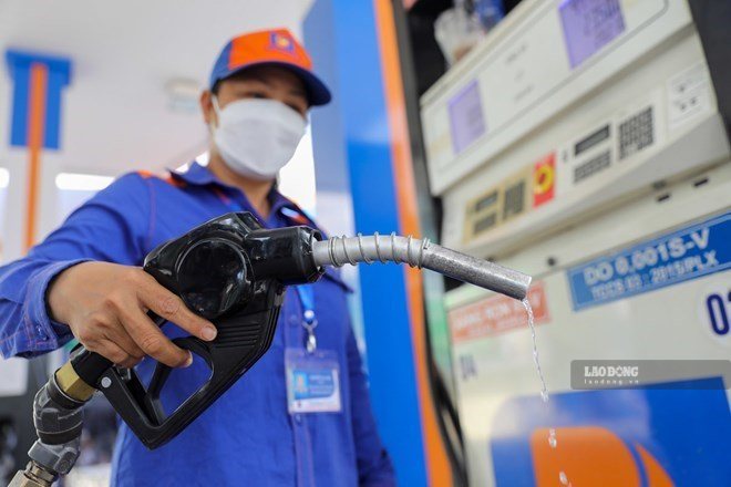 Les prix de détail de l'essence et du pétrole aujourd'hui 24 septembre sont appliqués conformément à l'ajustement des prix du 17 septembre. Photo: Hai Nguyen