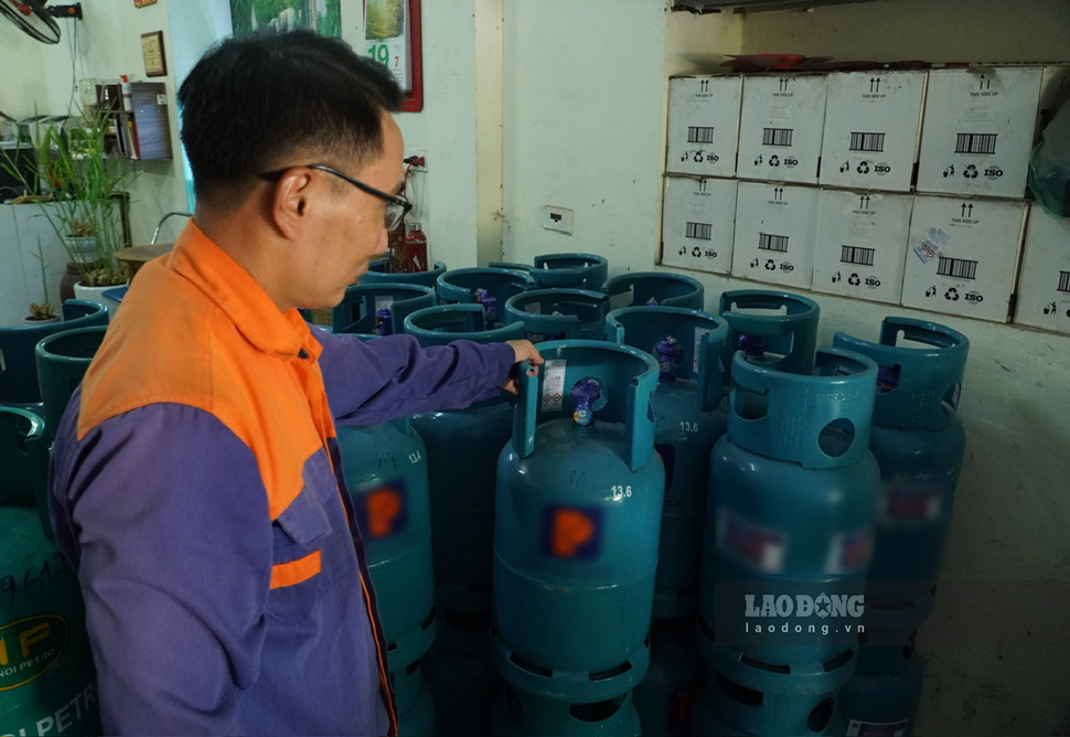Le prix du gaz de détail dans le réseau de gaz Petrolimex aujourd'hui 24 septembre est stable après l'ajustement des prix du 22 septembre. Photo: Song Anh