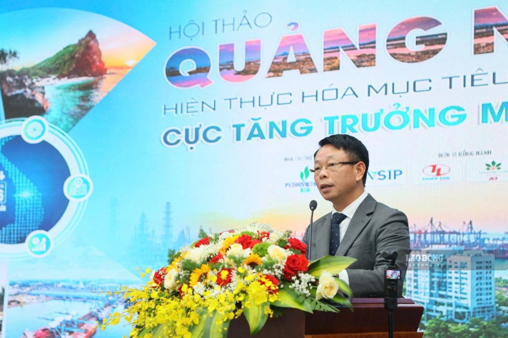 Nhà báo Phùng Công Sưởng- Tổng Biên tập Báo Tiền phong phát biểu tại hội thảo. Ảnh: Viên Nguyễn