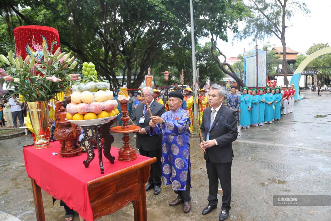 Ngày 24.9, nghi lễ thực hiện nghi thức cho Lễ thượng đại kỳ, Lễ hội Nghinh Ông TPHCM được diễn ra tại công viên Cần Thạnh. Ảnh: Thái Bảo