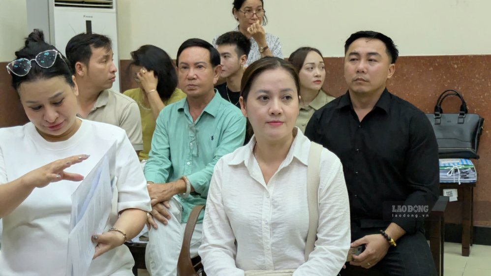Hồng Loan. 