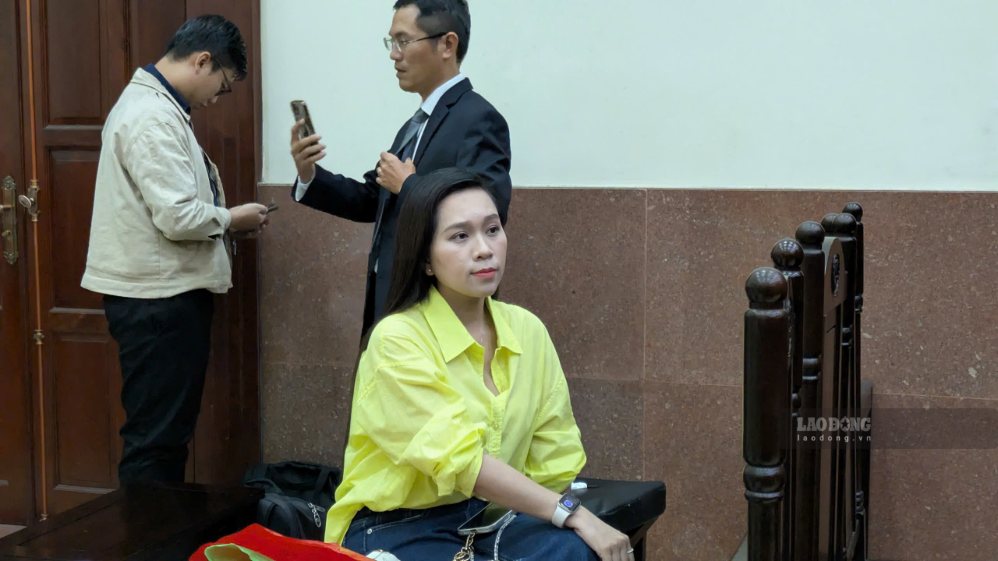Hồng Phượng. 