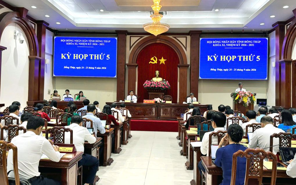 Tại Kỳ họp thứ 5 (kỳ họp chuyên đề) HĐND tỉnh Đồng Tháp xem xét, quyết nghị 24 tờ trình kèm dự thảo nghị quyết thuộc nhiều lĩnh vực. Ảnh: Trần Tài