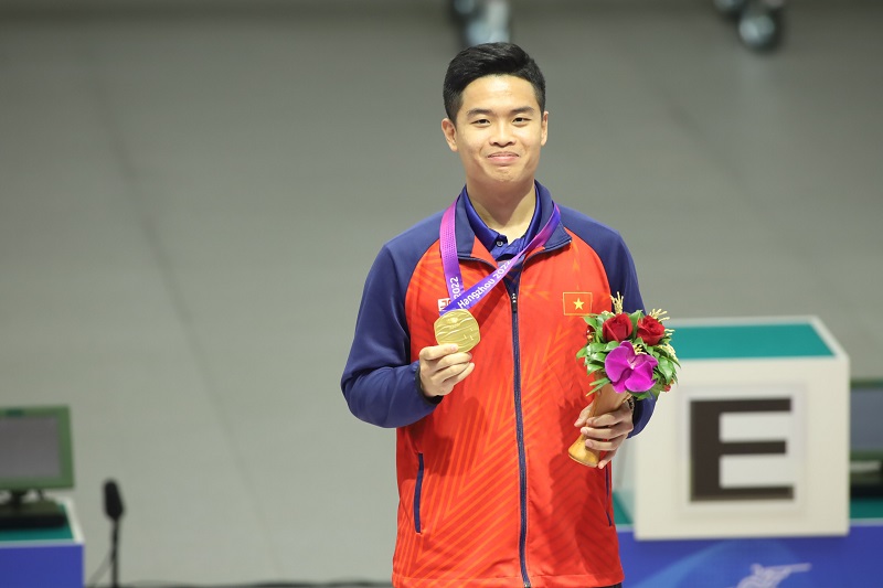 Le tireur Phạm Quang Huy a remporté une médaille d'or aux ASIAD 19 en Chine, mais cette année aux ASIAD 20 au Japon, il n'a pas réussi dans l'épreuve individuelle de pistolet à air comprimé 10m hommes. Photo: Bùi Lượng