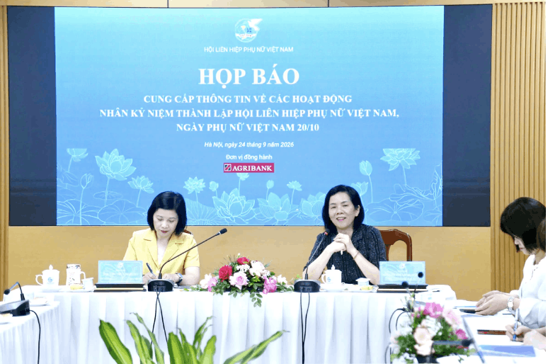 La Unión Central de Mujeres de Vietnam organizó una conferencia de prensa para informar sobre la serie de actividades para conmemorar el 96 aniversario de la fundación de la Unión y el Día de la Mujer Vietnamita 20 de octubre. La Sra. Nguyen Thi Minh Huong (foto derecha), Vicepresidenta de la Unión de Mujeres de Vietnam, presidió el programa de la conferencia de prensa. Foto: Unión de Mujeres de Vietnam.