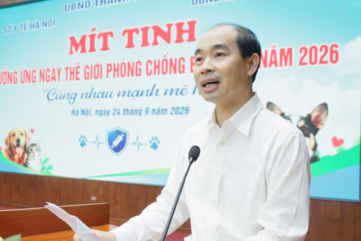 Ông Nguyễn Đình Hưng - Phó Giám đốc Sở Y tế Hà Nội phát biểu khai mạc lễ mít tinh. Ảnh: Sở Y tế Hà Nội