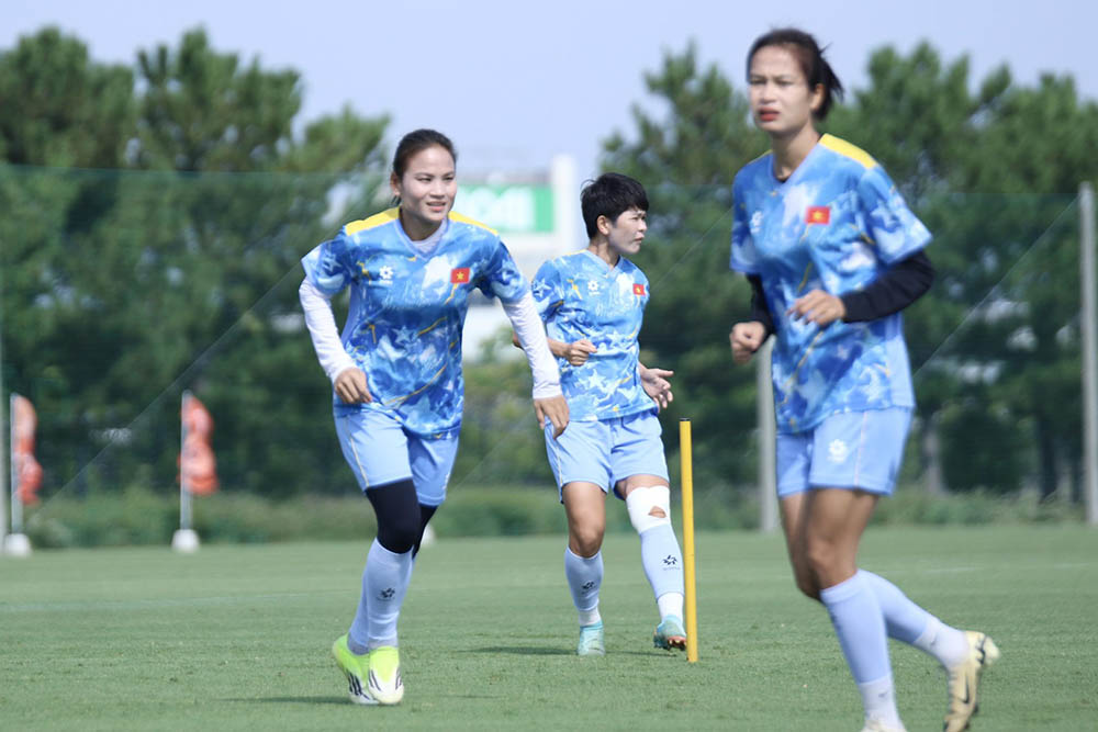 Thái Thị Thảo lors de la séance d'entraînement de l'équipe nationale féminine vietnamienne à Osaka avant le quart de finale des ASIAD 2026. Photo: VFF