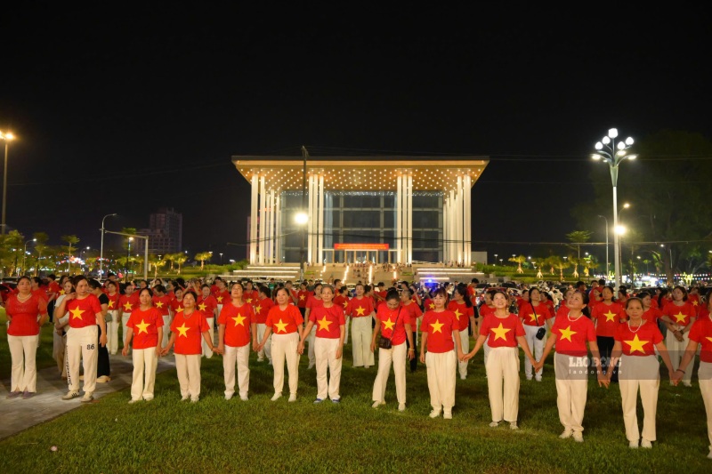 Đêm hội Trung thu tại phường Yên Bái được chuẩn bị với nhiều điểm nhấn dành cho thiếu nhi. Ảnh: Trọng Lộc