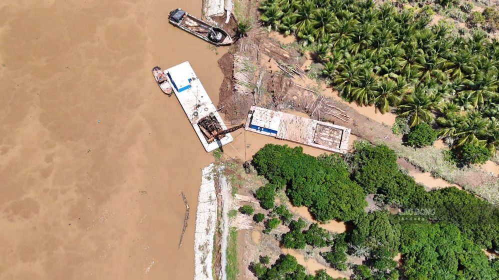 Vinh Long worried about flooding and landslides when high tides rise at ...