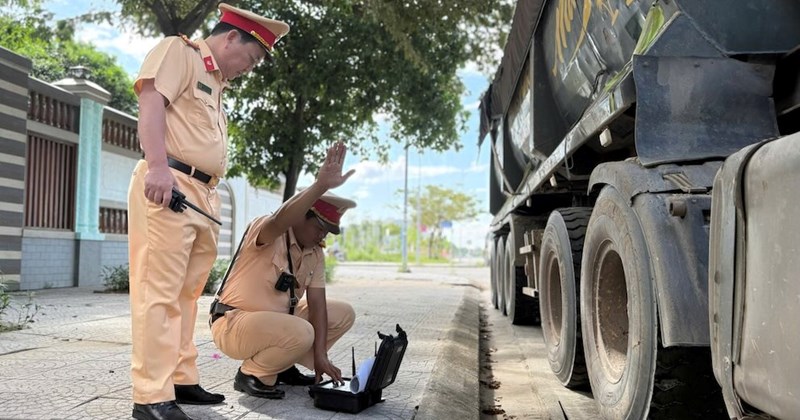 Hue City Traffic Police handle 15 cases of overloading violations