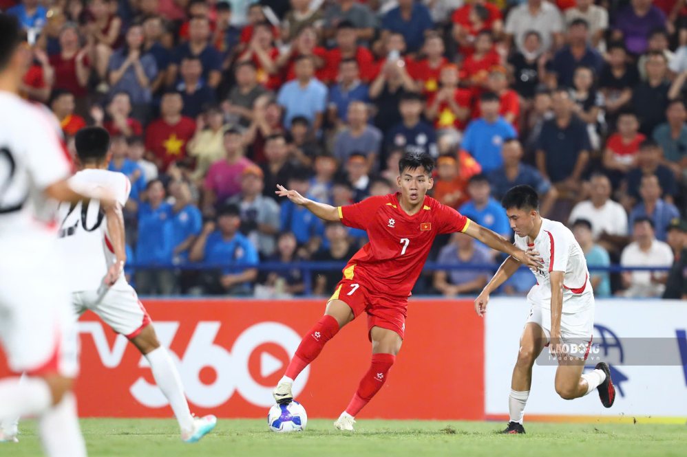 U20 Vietnam meets U20 Palestine in the 2027 AFC U20 Asian Cup qualifiers. Photo: Minh Dan
