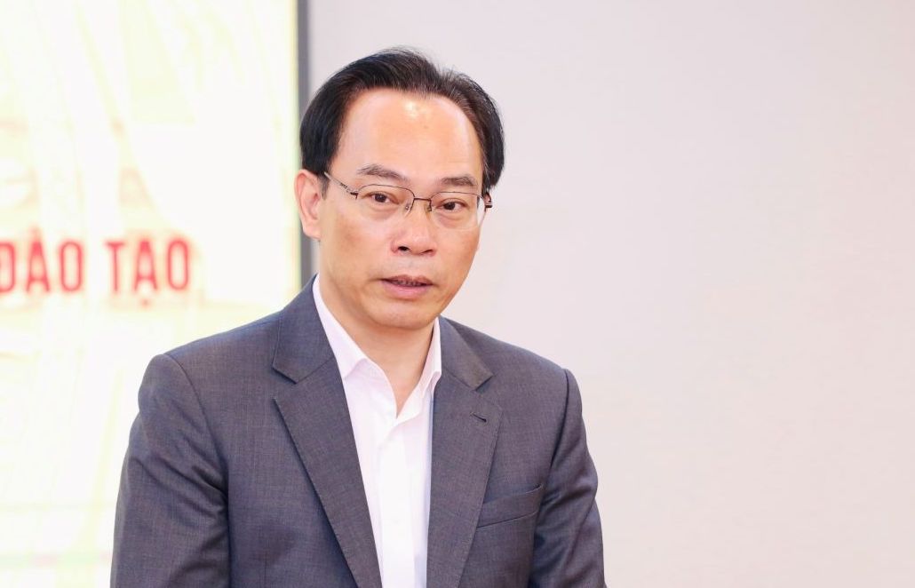 After the school arrangement, some principals returned to work as teachers. Minister of Education and Training Hoang Minh Son shared that teachers are for the common good, for the quality of student education. Photo: Ministry of Education and Training