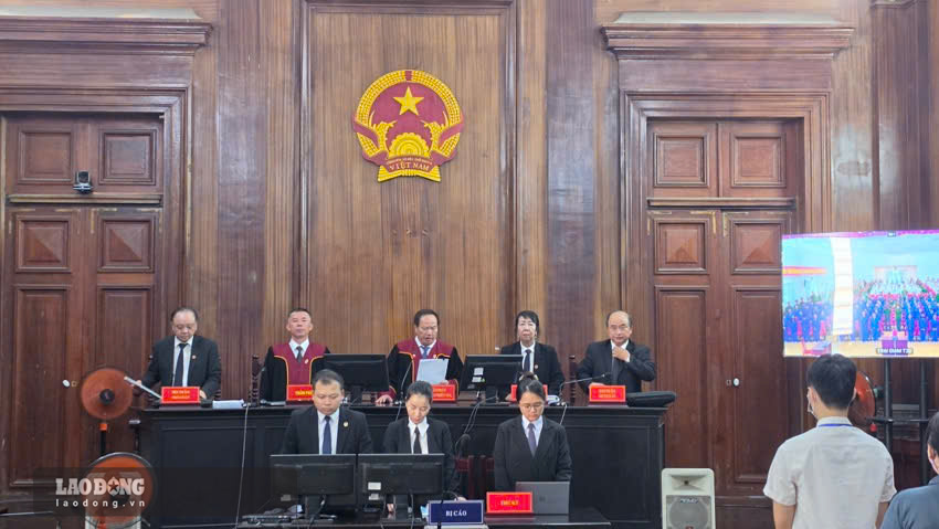 Hội đồng xét xử tuyên án sáng 3.9.Ảnh: Hữu Đăng