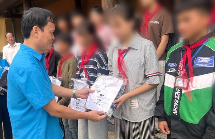 LĐLĐ tỉnh Tuyên Quang chăm lo cho học sinh vùng cao trước thềm khai giảng