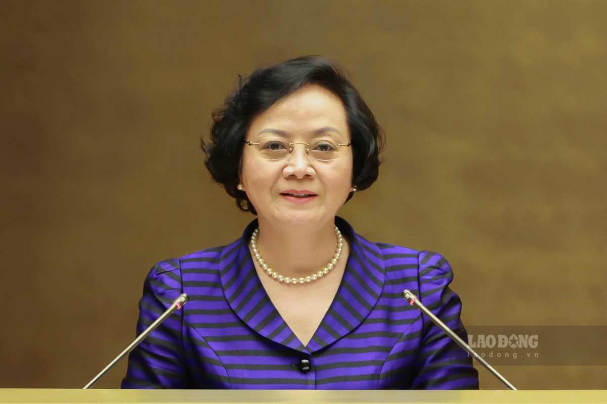ファム・ティ・タイン・チャ党中央委員会書記、副首相が専門テーマ「ベトナム観光を新時代における主要経済部門に発展させるための政治局決議第26-NQ/TW号(2026年8月22日)の中心的かつ核心的な内容」を発表。写真:ハイ・グエン