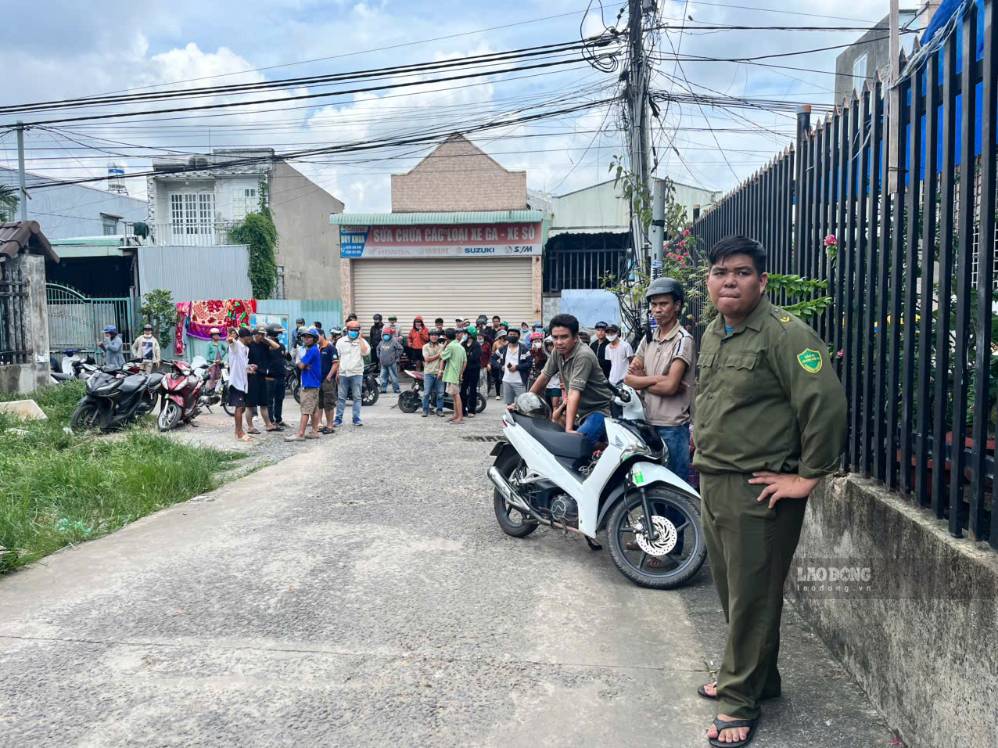 Lực lượng chức năng có mặt tại hiện trường. Ảnh: HAC