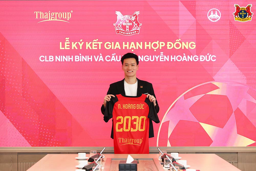 Midfielder Nguyen Hoang Duc extends contract with Ninh Binh club until 2030. Photo: Ninh Binh FC