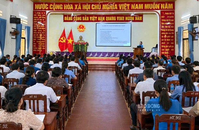 60 cán bộ Công đoàn cơ sở được tập huấn kỹ năng đối thoại, thương lượng. Ảnh: Huy Trang