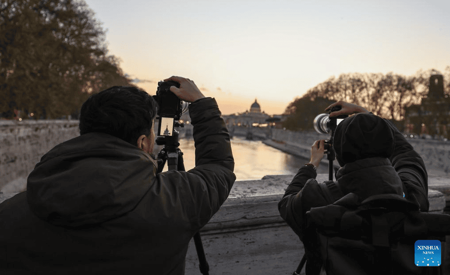 Quảng bá điểm đến qua video ngắn và hình ảnh trải nghiệm thực tế đang trở thành xu hướng tiếp thị của ngành du lịch. Ảnh: Xinhua