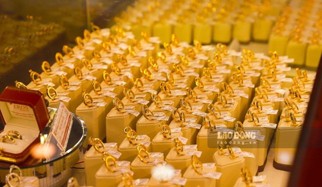 世界の金価格は9月3日午後に力強く回復し、大幅下落後の上昇傾向をさらに強めました。写真:ファン・アイン