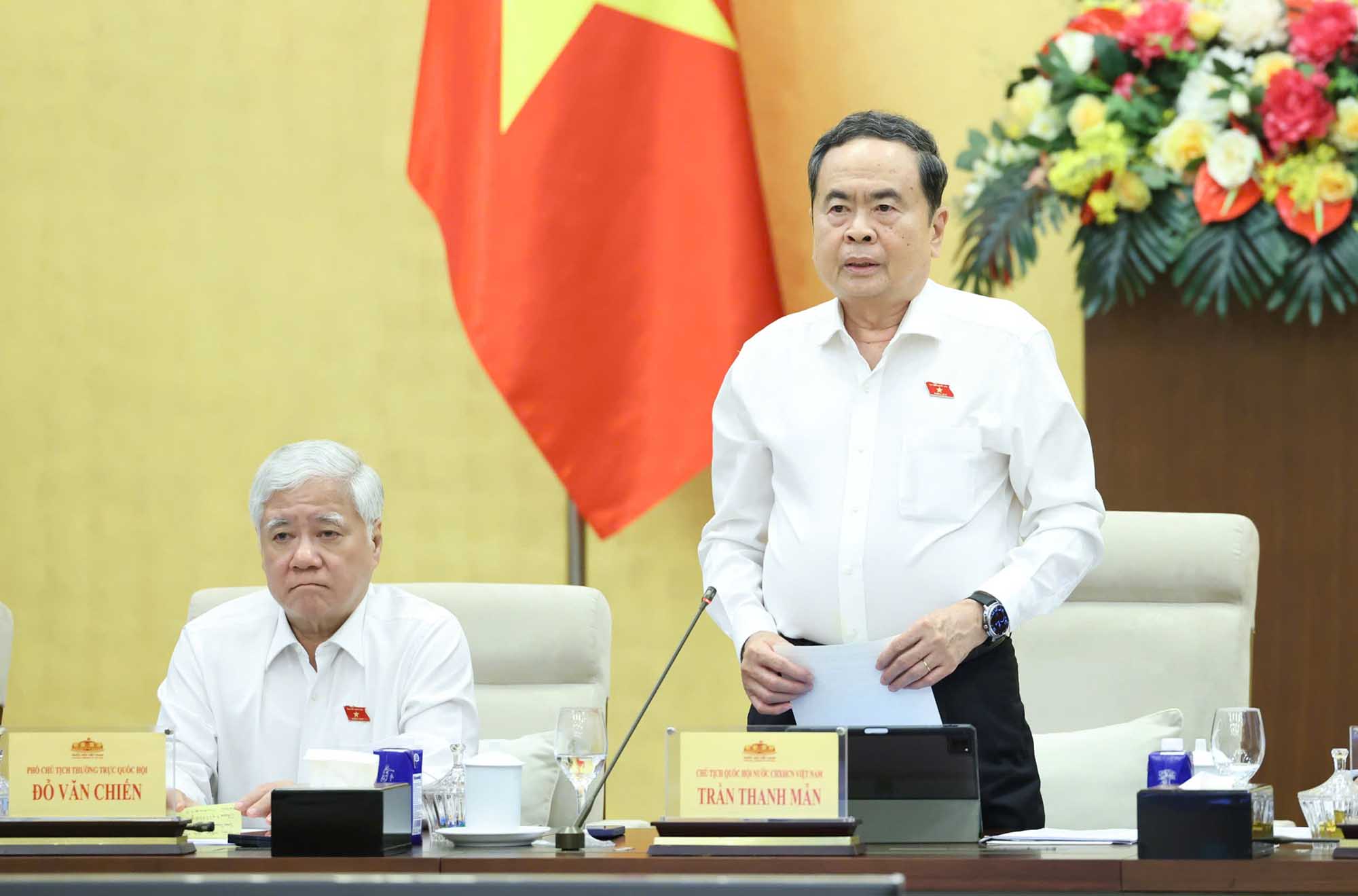 Politburo member, National Assembly Chairman Tran Thanh Man proposed not to create more procedures and costs, and not to push difficulties onto the people and businesses. Photo: Quochoi. vn