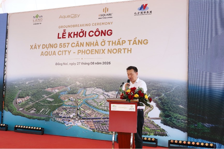 Ông Yang Bin, Phó Tổng Giám đốc NIG, chia sẻ về cam kết của Liên danh NIG – Bsquare trong việc đẩy nhanh tiến độ, bảo bảo an toàn và chất lượng gói thầu. Ảnh: Novaland