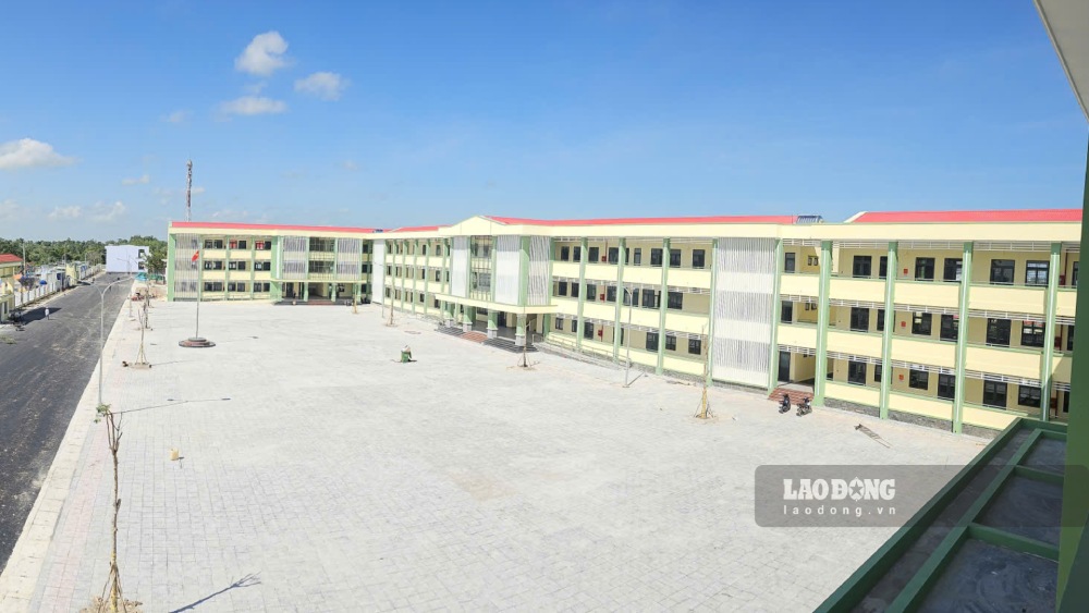 Ngôi trường mới khang trang, tạo điều kiện học tập thuận lợi cho các em học sinh. Ảnh: Nam Phương