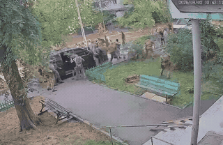 Two Ukrainian special forces exchange fire on September 2. Photo: RT/X