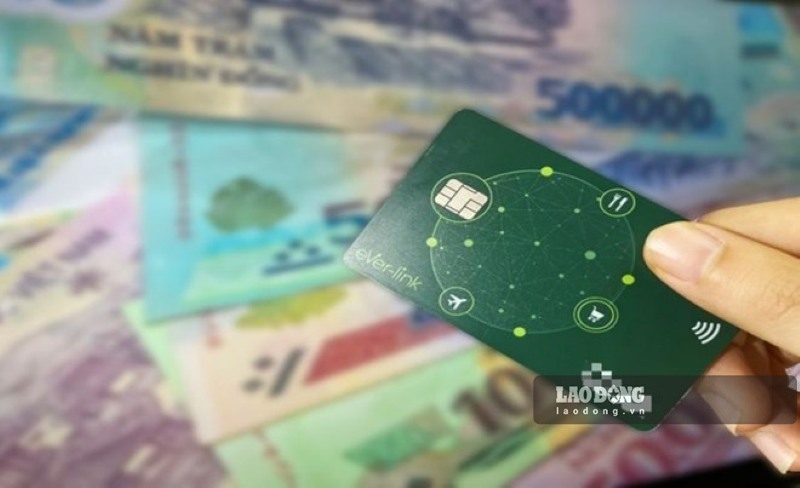 Bank card information, transaction history data of bank accounts are sensitive personal data. Photo: Khanh An