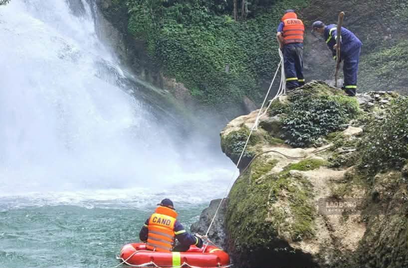Functional forces of Tuyen Quang province deploy search for victims. Photo: Ha Linh