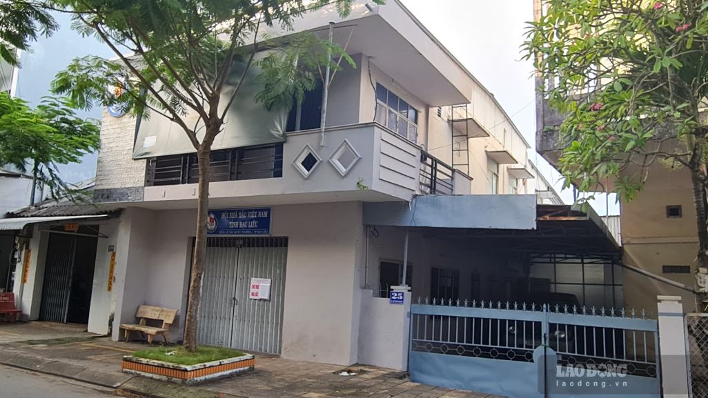 Trụ sở Hội nhà báo tỉnh Bạc Liêu (cũ) còn khá nguyên vẹn. Ảnh: Nhật Hồ.