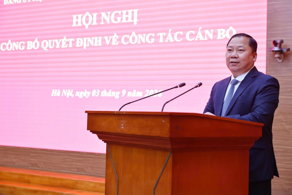 Đồng chí Nguyễn Phi Long - Ủy viên Trung ương Đảng, Phó Bí thư Thường trực Đảng ủy MTTQ, các đoàn thể Trung ương, Phó Chủ tịch Ủy ban Trung ương MTTQ Việt Nam phát biểu tại hội nghị. Ảnh: Minh Đức / MTTQ Việt Nam