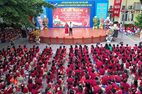 Hanoi weather forecast is hot during the opening ceremony of the 2026-2027 school year. Photo: Thieu Trang