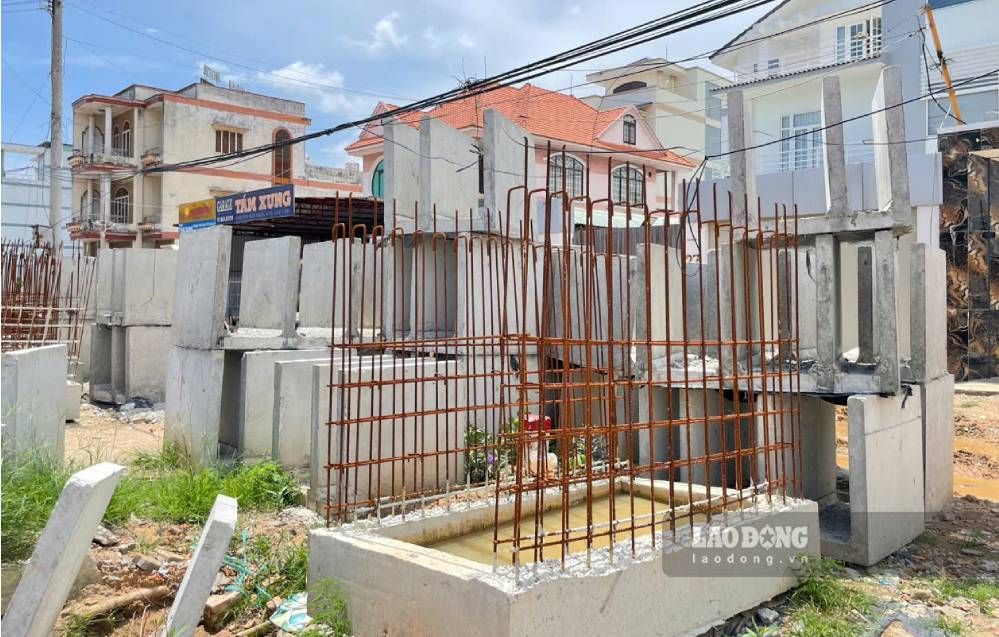 Vật liệu được tập kết để thi công hầm chui. Ảnh: Đình Trọng