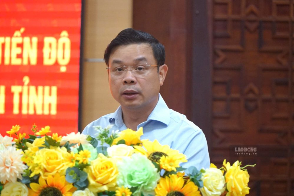 Ủy viên dự khuyết Trung ương Đảng, Chủ tịch UBND tỉnh Đắk Lắk Đỗ Hữu Huy phát biểu. Ảnh: Bảo Trung