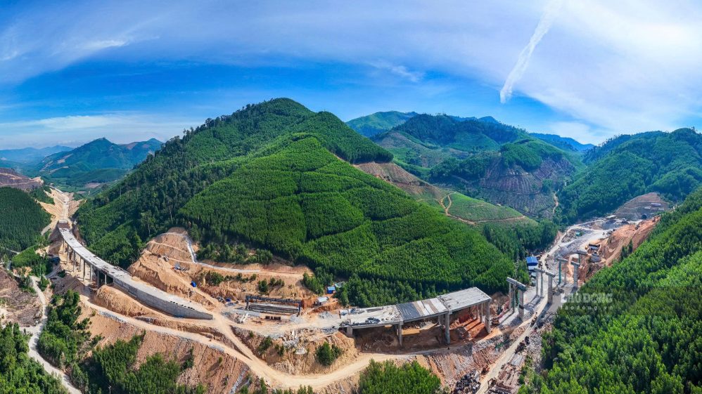 Dak Lak provincial authorities have removed bottlenecks in site clearance for many key projects after 45 days and nights. Photo: Bao Trung