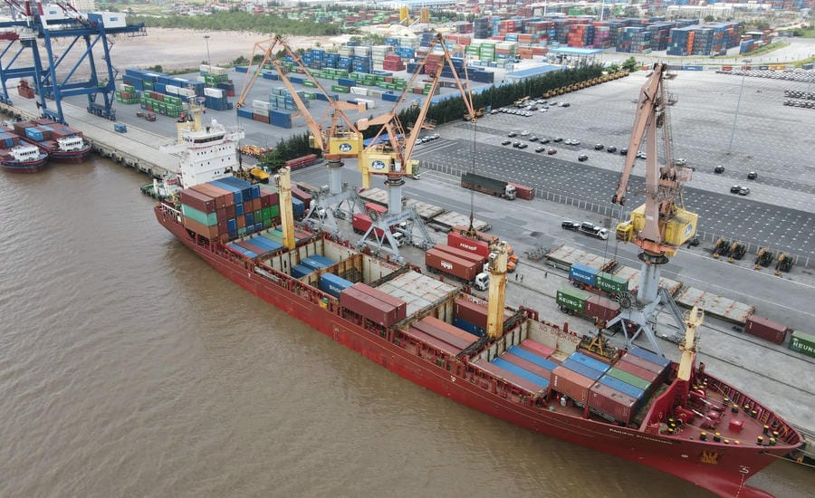 Imported goods mainly serve production. Photo: Hai Nguyen