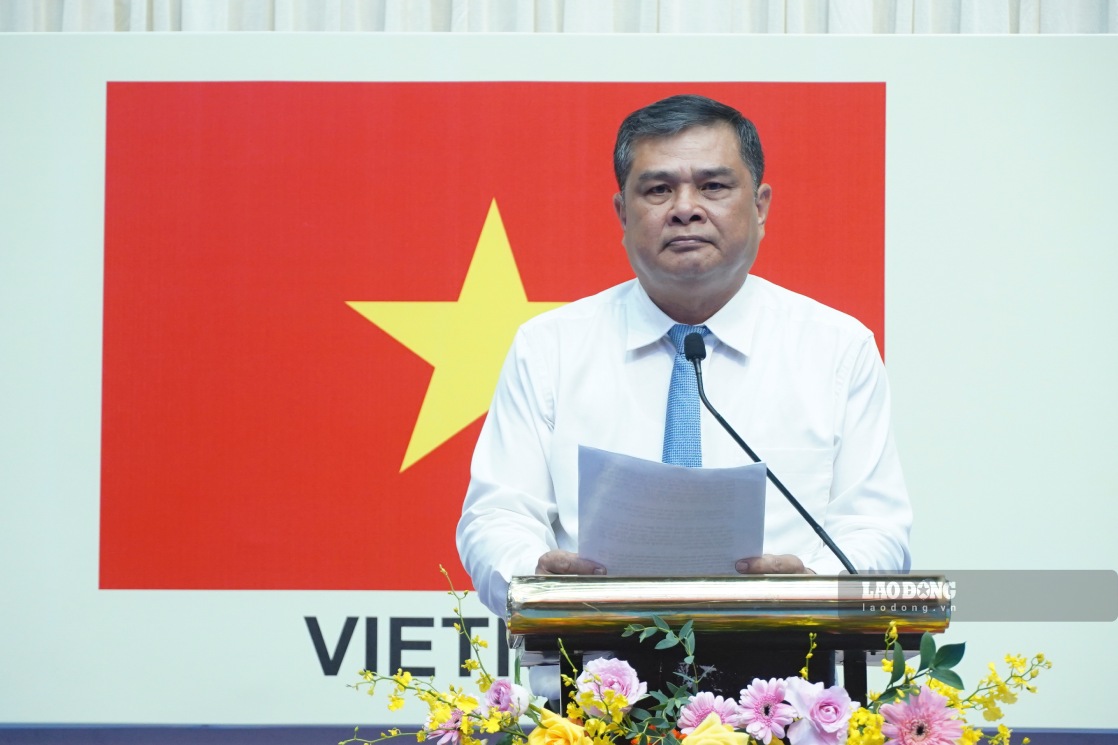 Ông Nguyễn Văn Bảy - Giám đốc Sở Văn hóa, Thể thao và Du lịch TP Cần Thơ - Trưởng ban tổ chức giải phát biểu khai mạc. Ảnh: Tạ Quang
